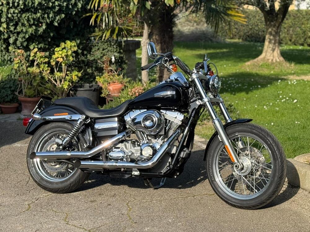 Harley-Davidson 1584 Super Glide Custom (2008 - 13) - FXDC