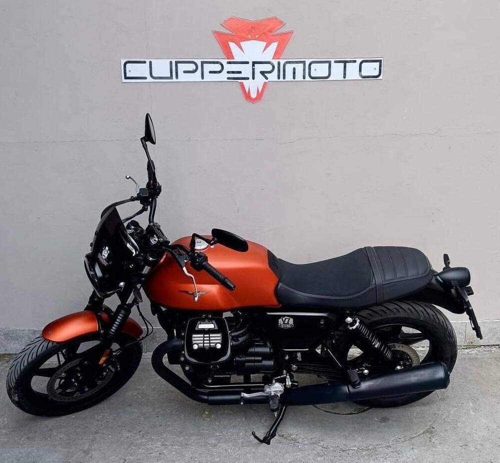 Moto Guzzi V7 Stone (2021 - 24) (2)