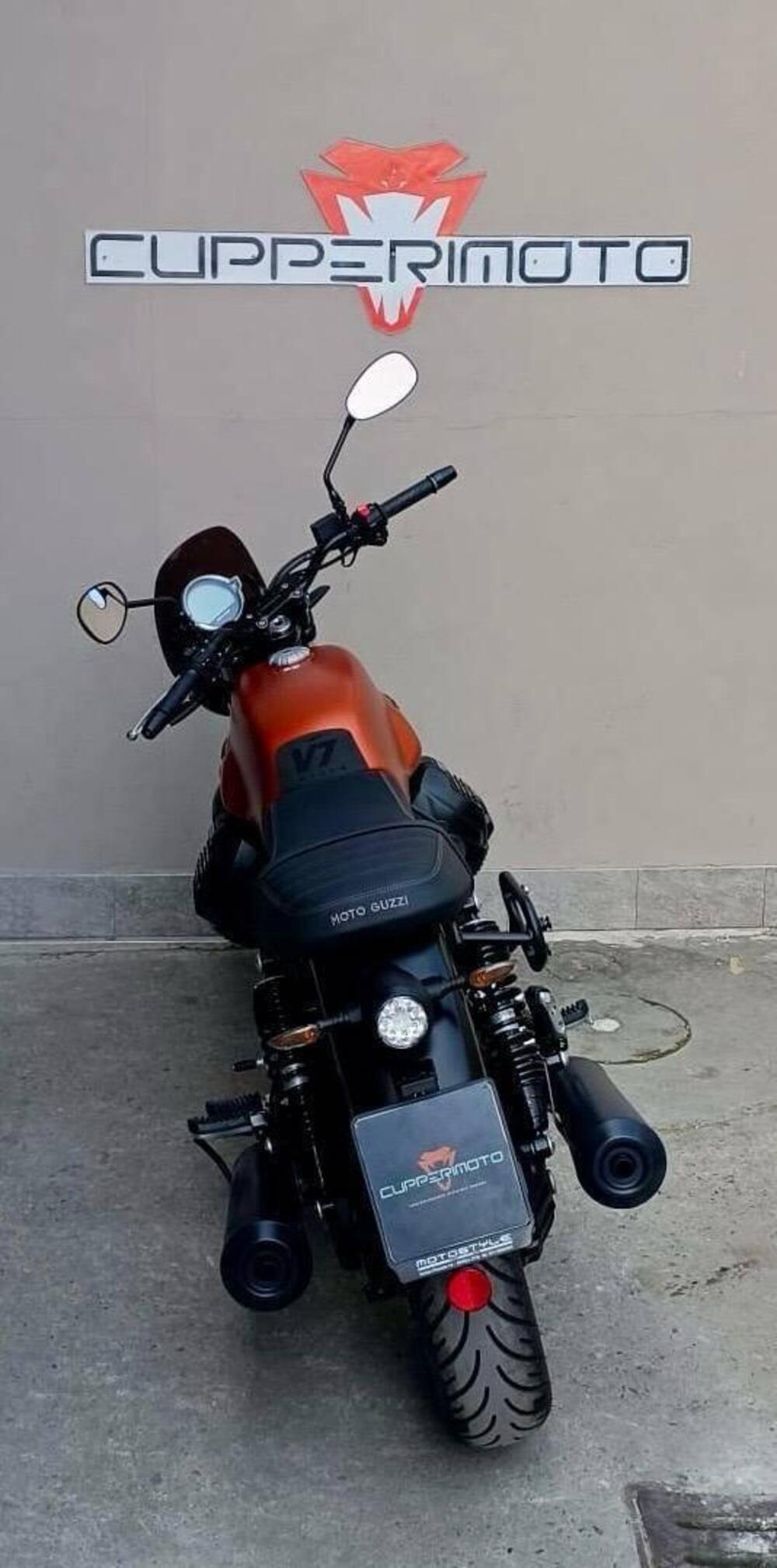 Moto Guzzi V7 Stone (2021 - 24) (3)