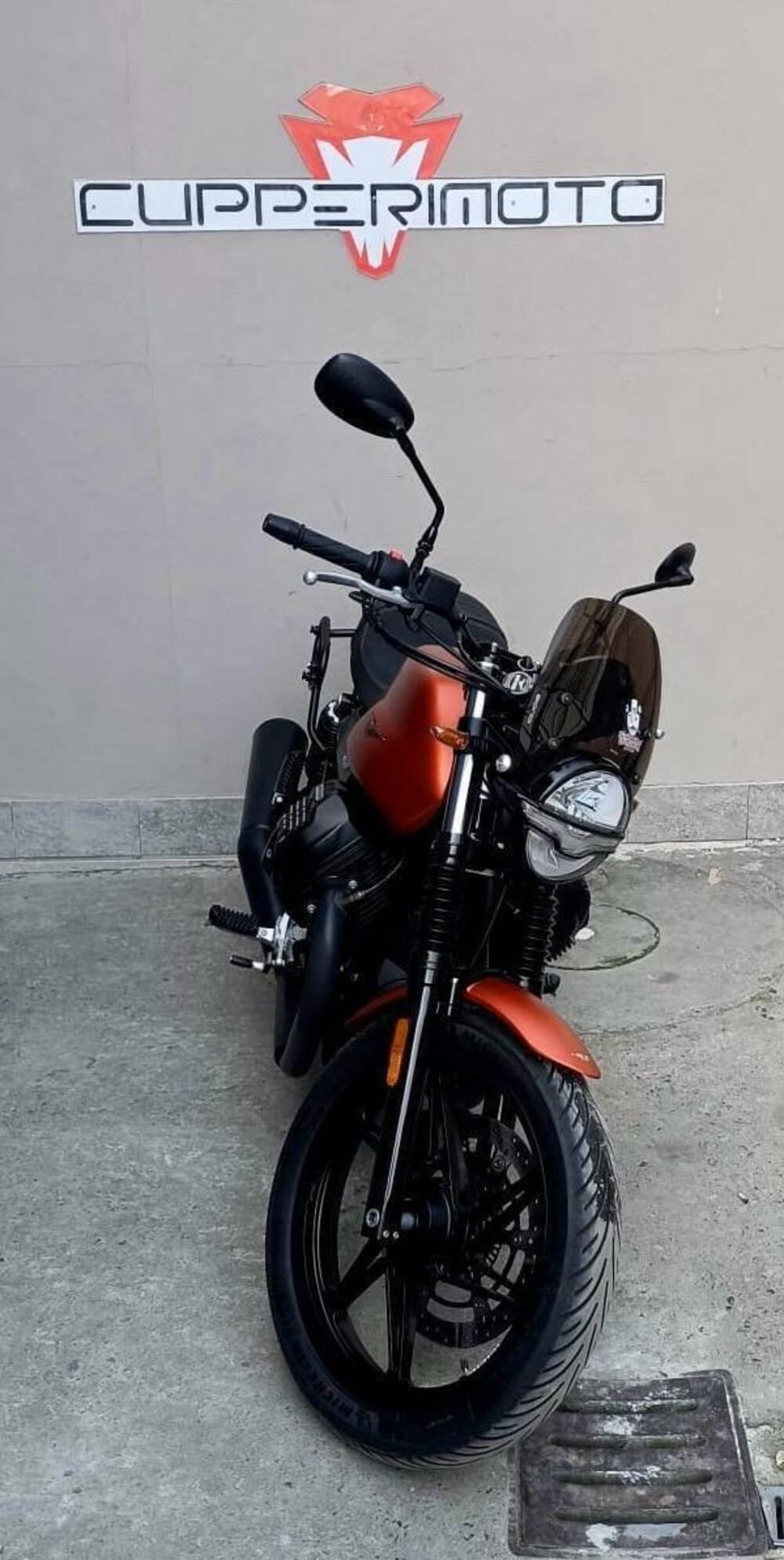 Moto Guzzi V7 Stone (2021 - 24) (4)