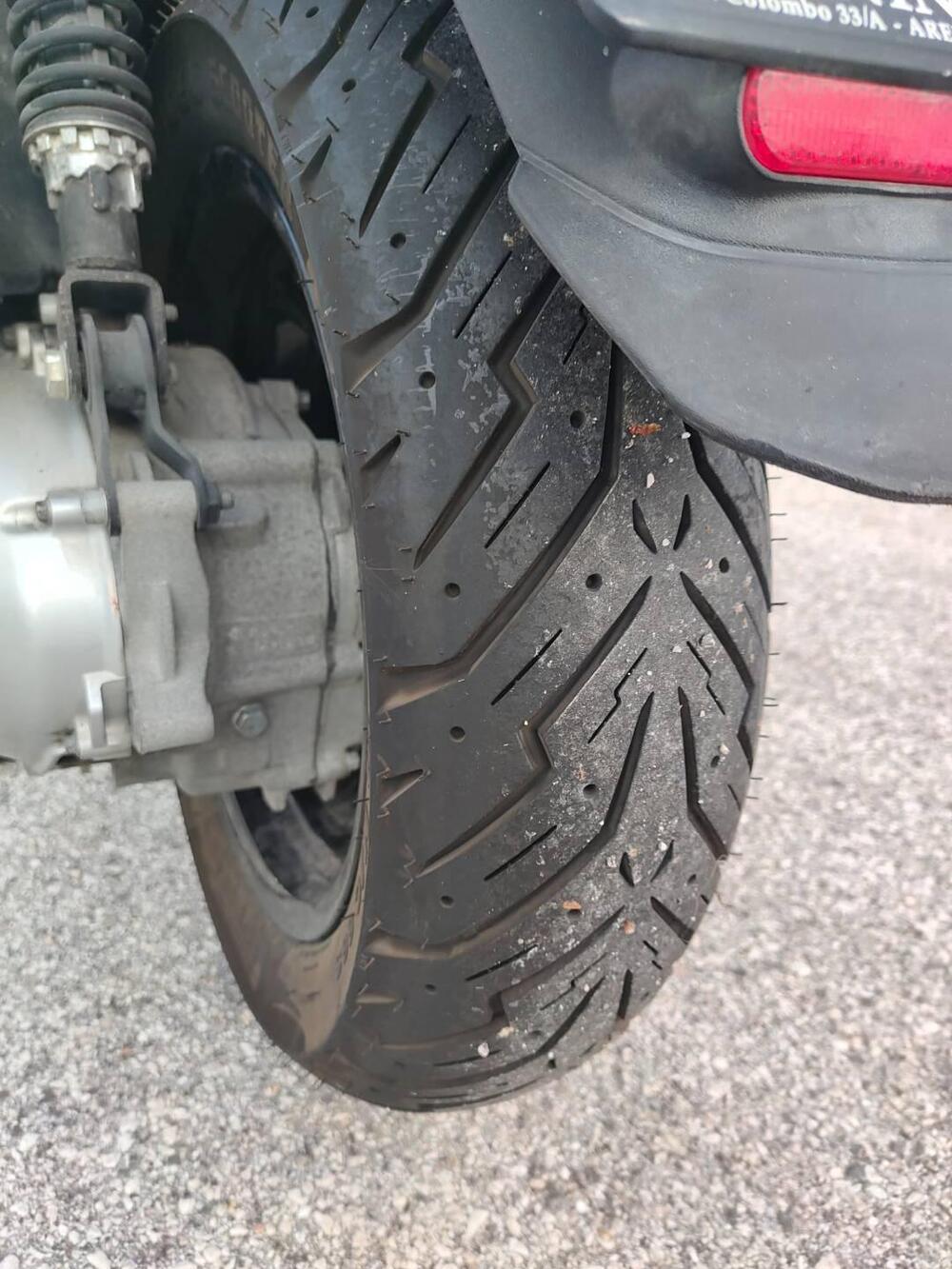 Piaggio Beverly 350 SportTouring ie ABS (2011 - 17) (3)