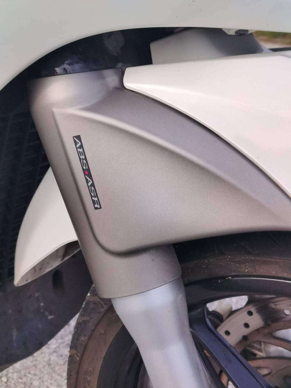 Piaggio Beverly 350 SportTouring ie ABS (2011 - 17) (6)