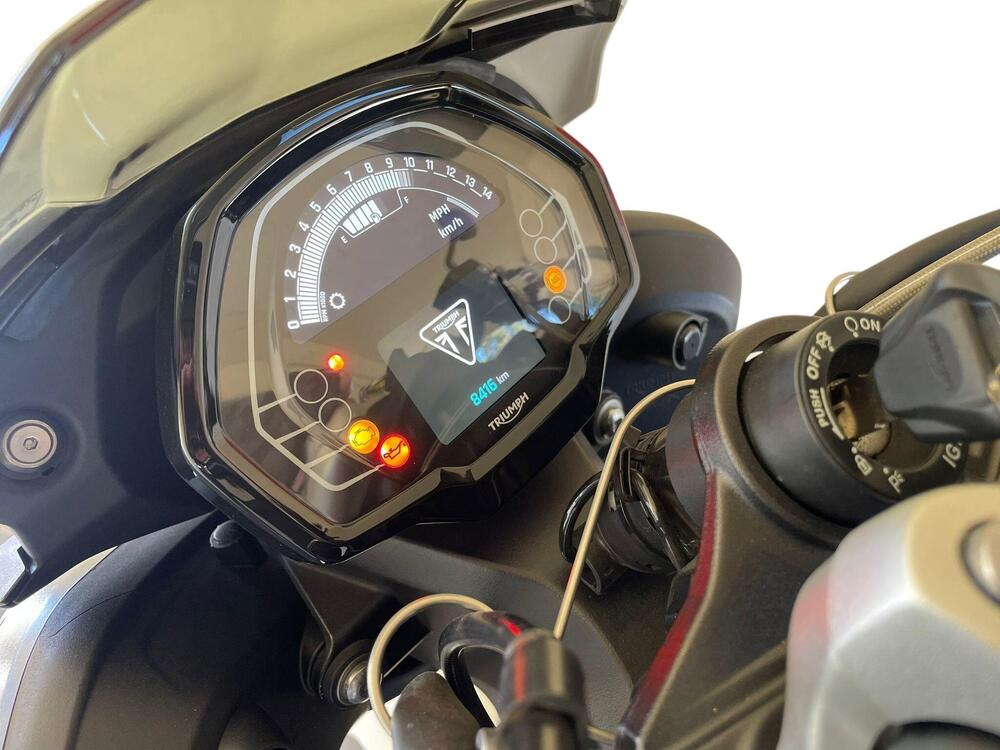 Triumph Street Triple 765 R (2023 - 26) (9)
