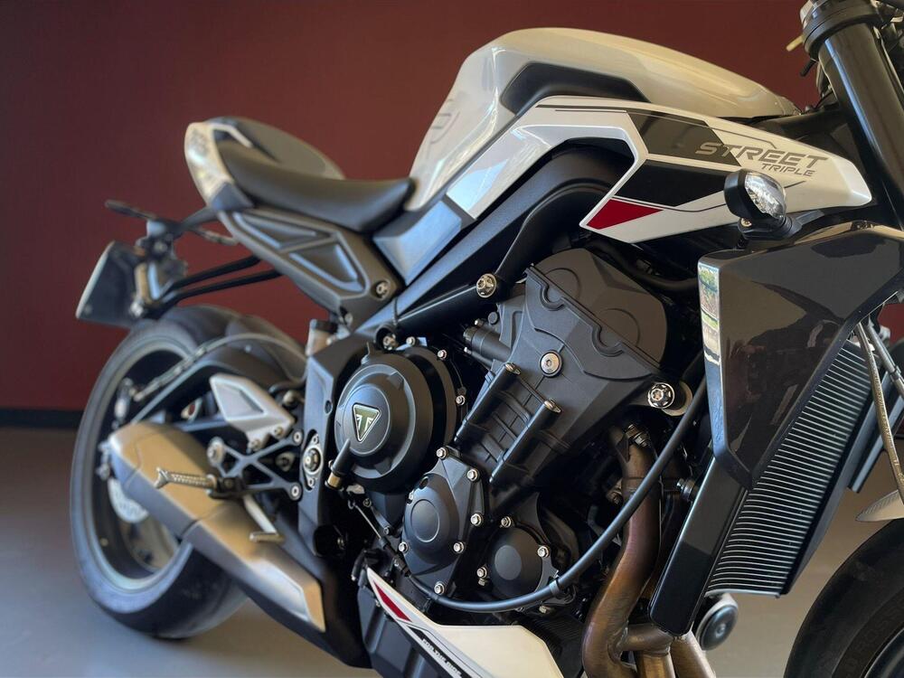 Triumph Street Triple 765 R (2023 - 26) (10)