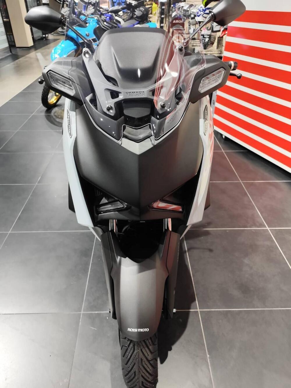 Yamaha X-Max 300 Tech Max (2025 - 26) (4)