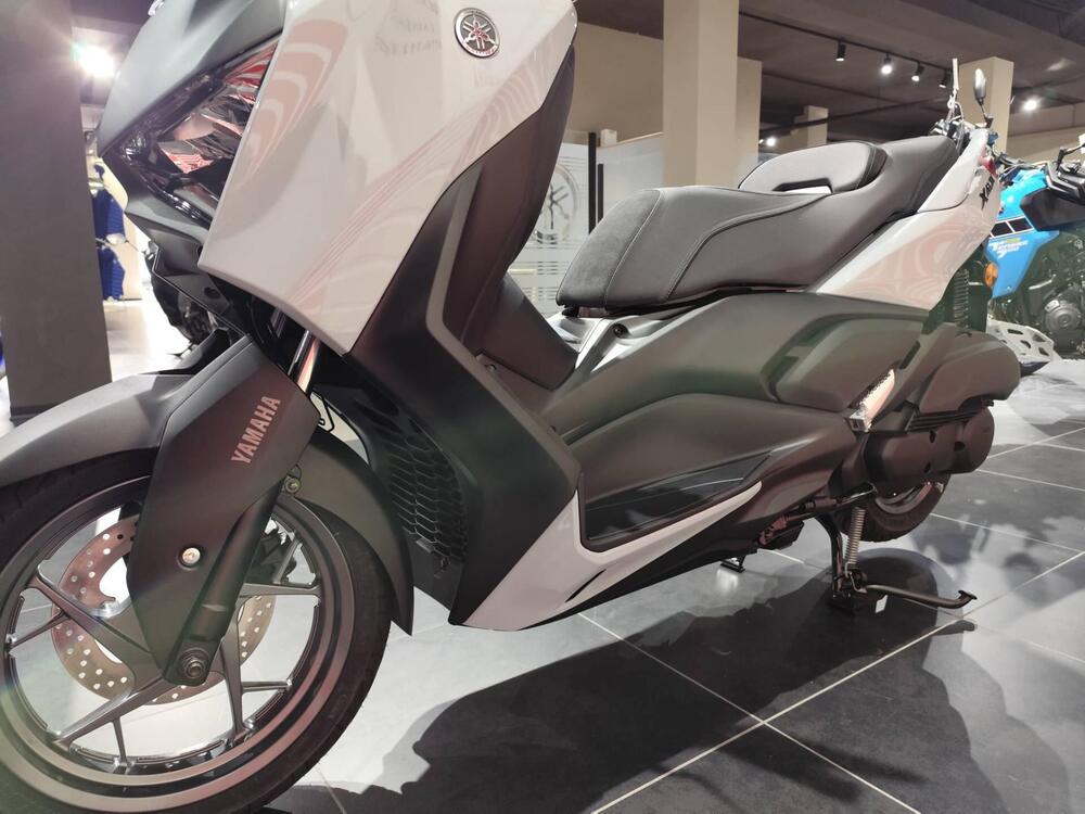 Yamaha X-Max 300 Tech Max (2025 - 26) (6)