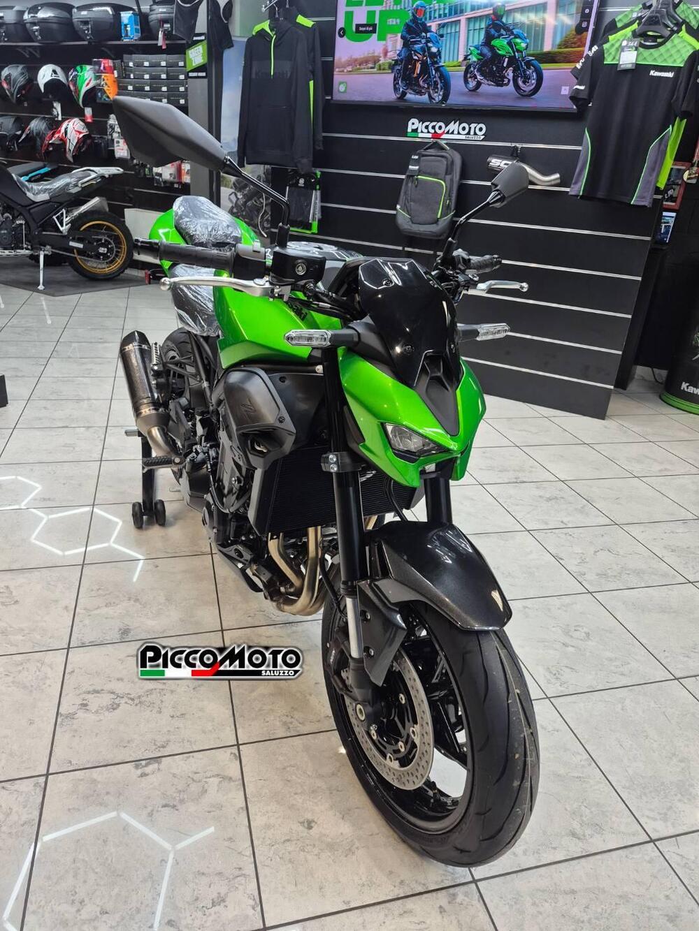 Kawasaki Z 900 (2025 - 26) (2)