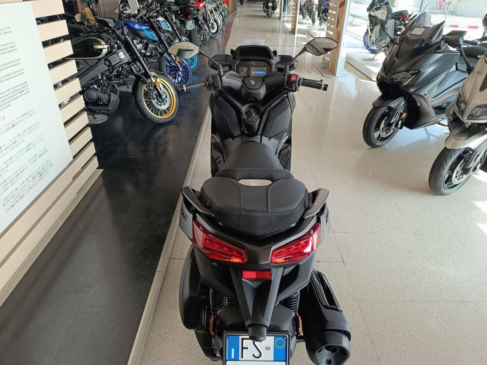Yamaha X-Max 300 Tech Max+ (2025 - 26) (3)