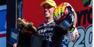 Daytona 200: Josh Herrin rischia grosso ai box, prima colpisce un cameraman poi vince [VIDEO]