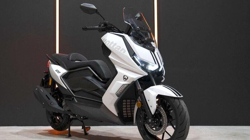 La &ldquo;Promo Colore&rdquo; di Wottan: scooter GT2 300 bianco a 3.890 Euro