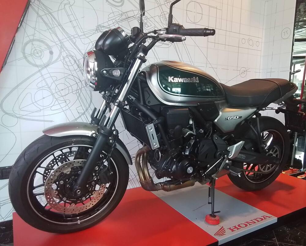 Kawasaki Z 650 RS (2022 - 24) (4)