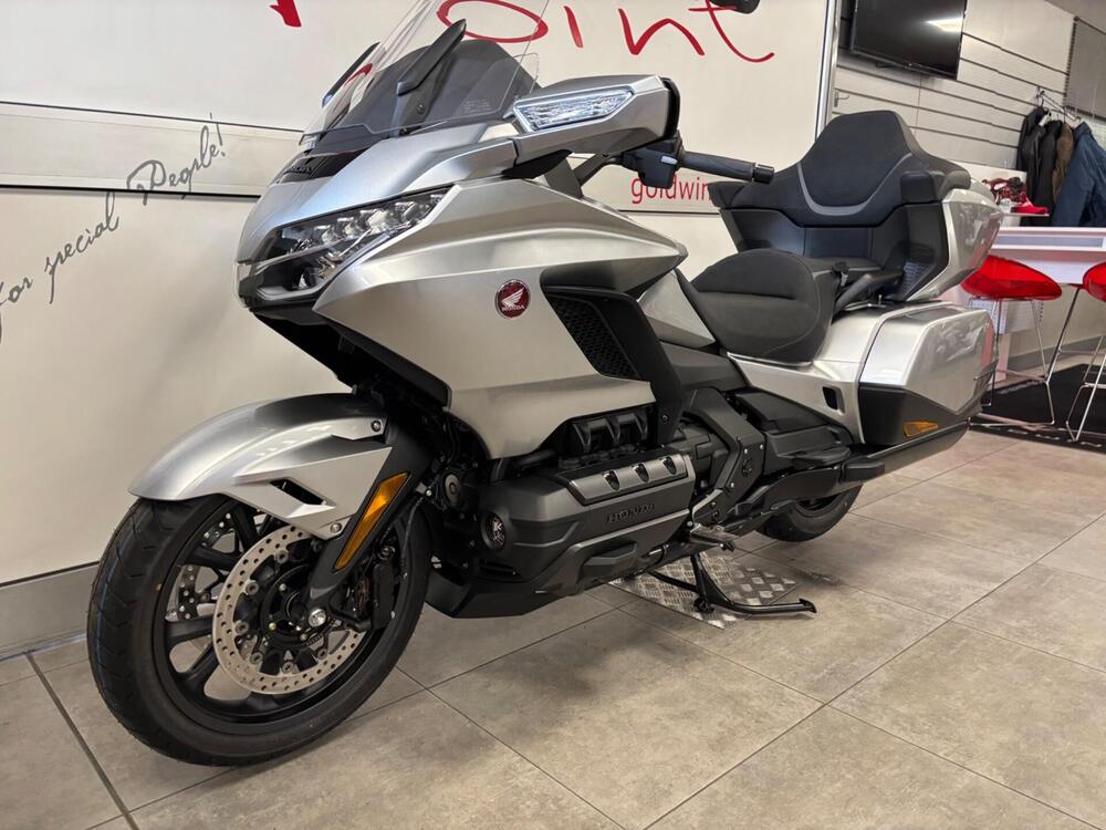 Honda GL 1800 Gold Wing Tour 50° Anniversario (2025 - 26) (2)