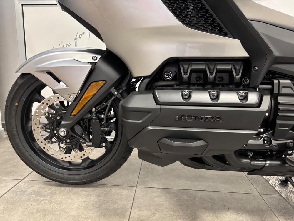 Honda GL 1800 Gold Wing Tour 50° Anniversario (2025 - 26) (3)