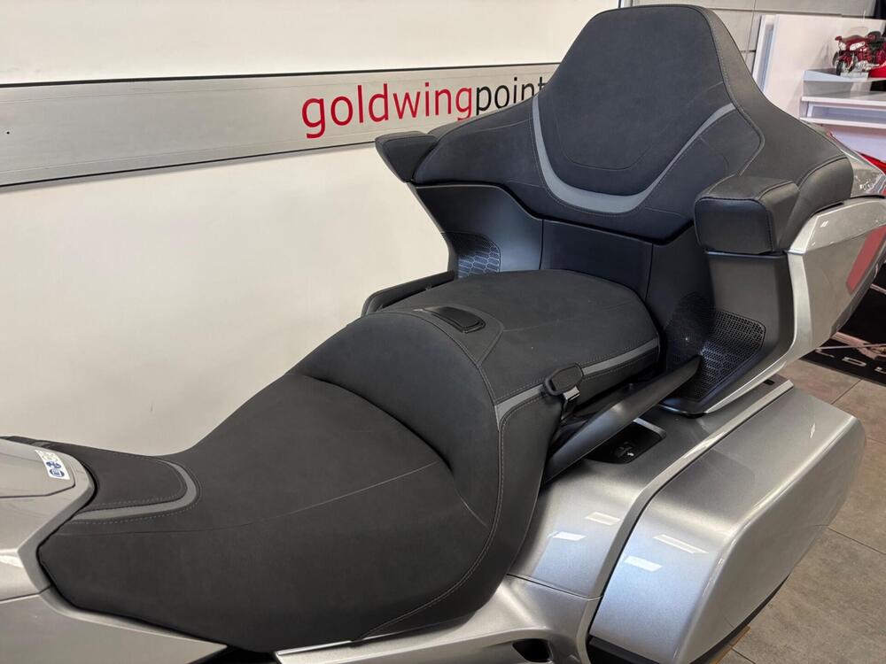 Honda GL 1800 Gold Wing Tour 50° Anniversario (2025 - 26) (4)