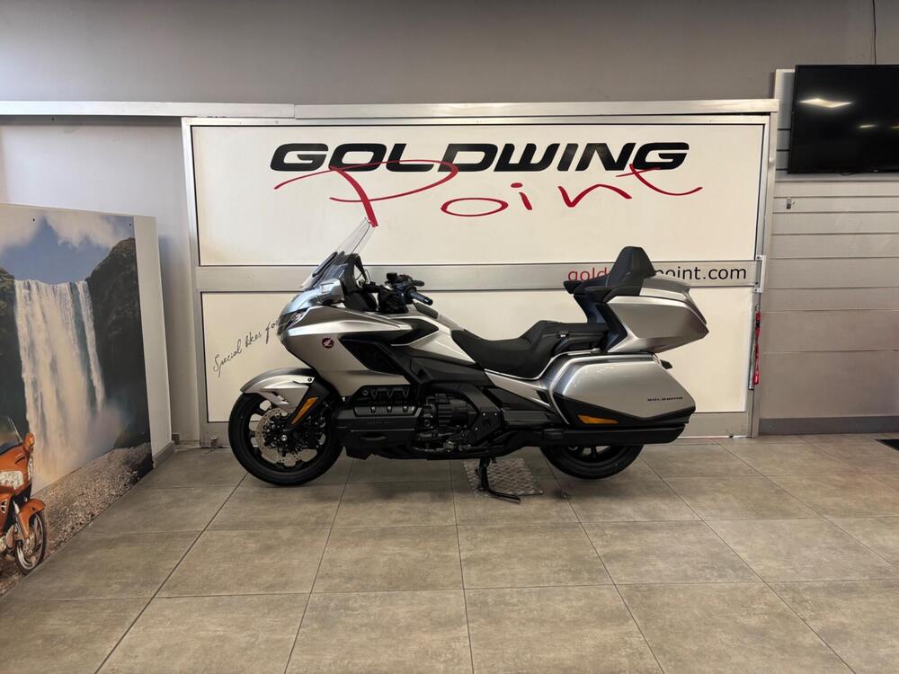 Honda GL 1800 Gold Wing Tour 50° Anniversario (2025 - 26) (5)