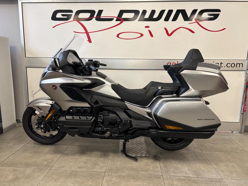 Honda GL 1800 Gold Wing Tour 50° Anniversario (2025 - 26) (6)