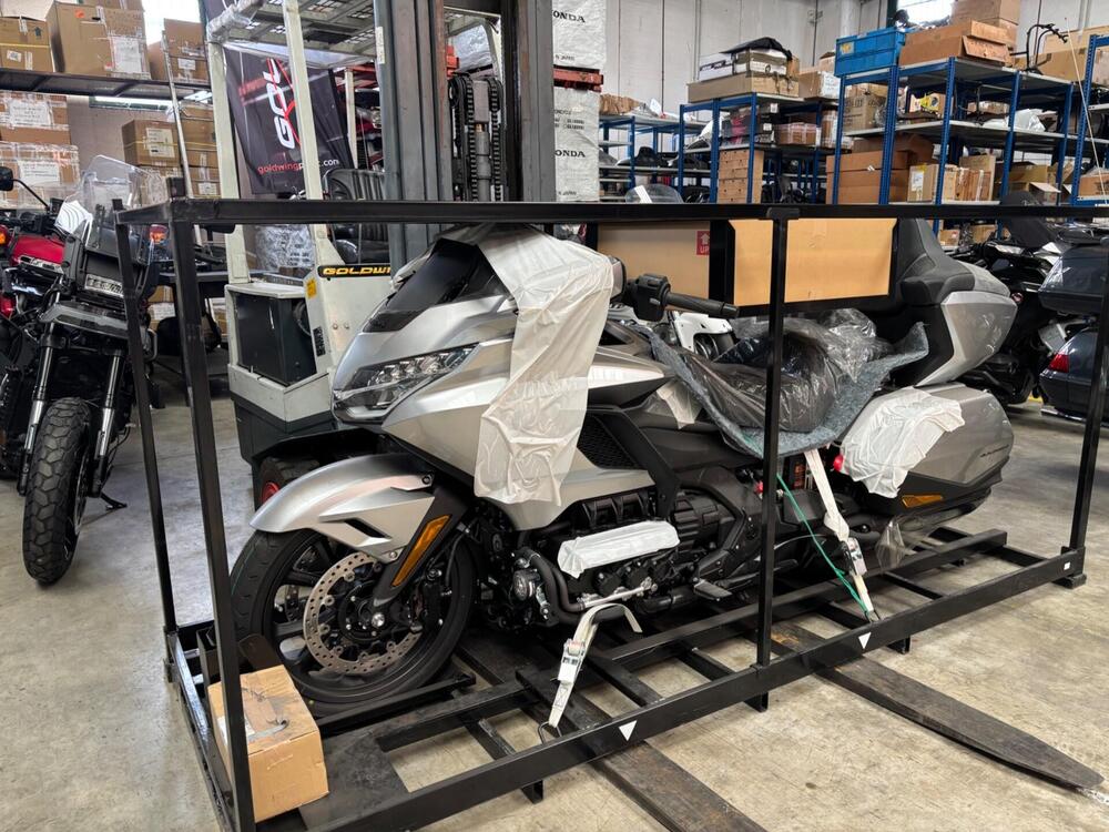 Honda GL 1800 Gold Wing Tour 50° Anniversario (2025 - 26) (8)