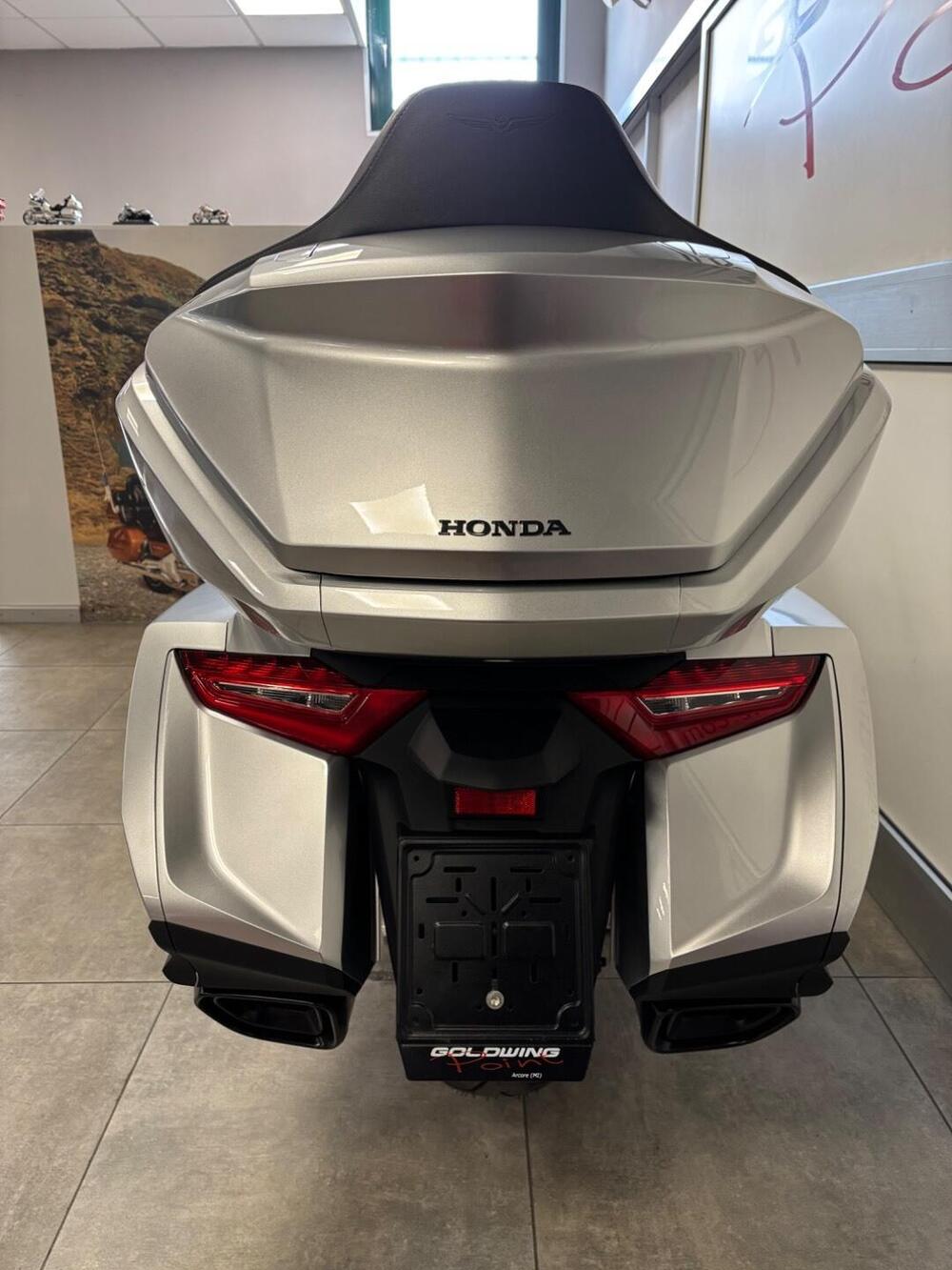 Honda GL 1800 Gold Wing Tour 50° Anniversario (2025 - 26) (9)