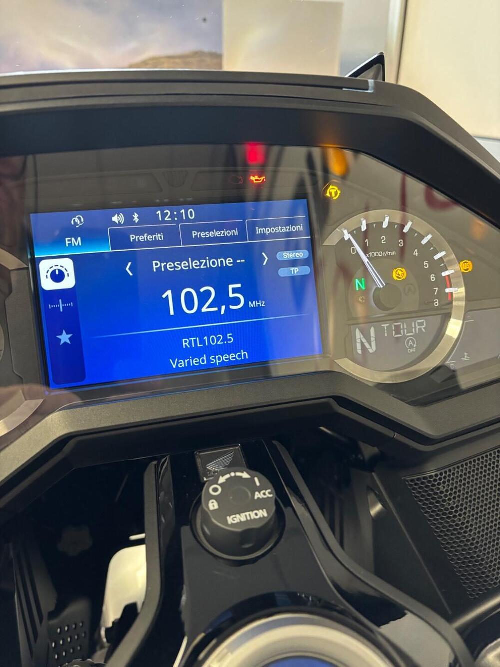 Honda GL 1800 Gold Wing Tour 50° Anniversario (2025 - 26) (11)