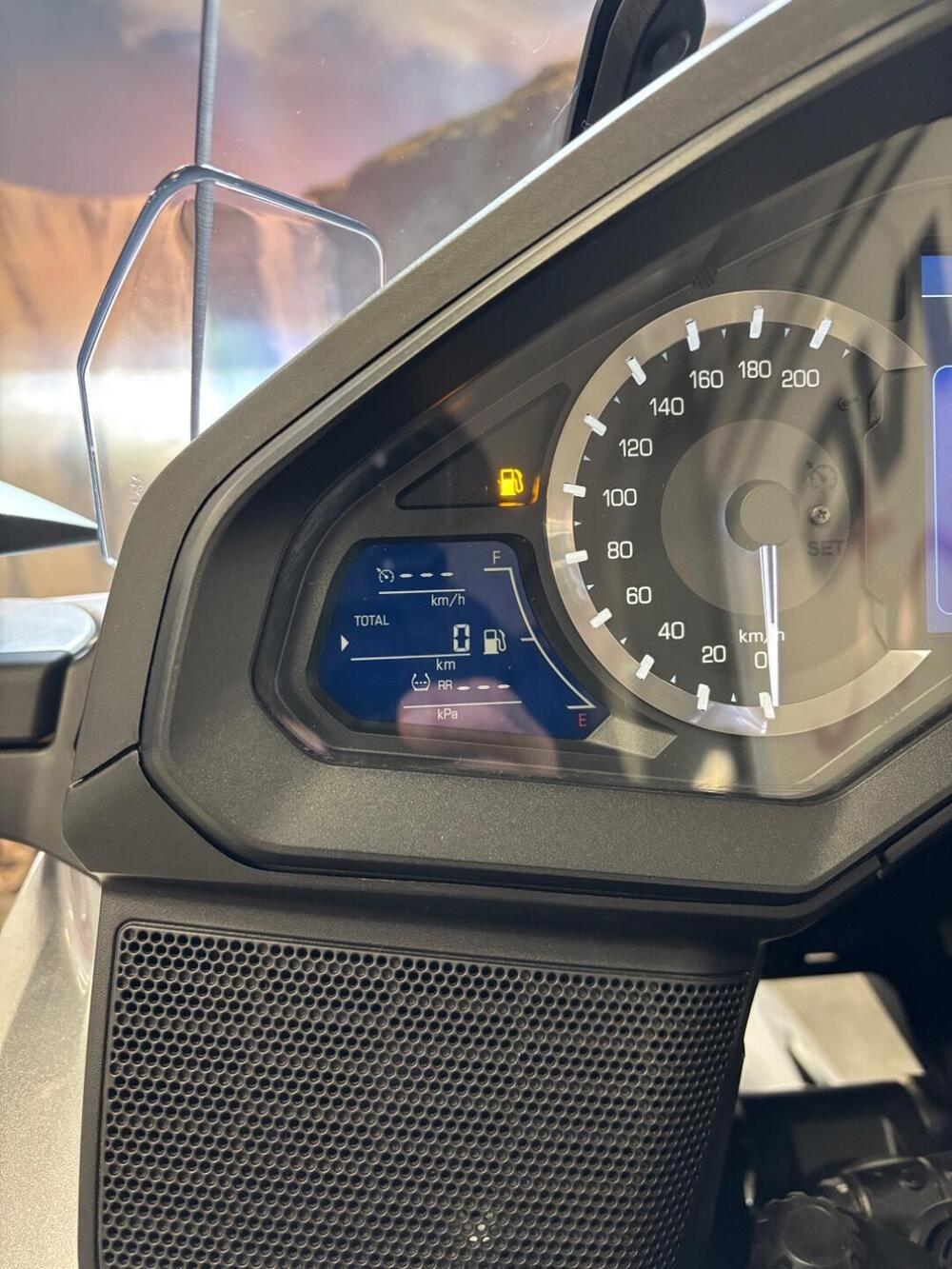 Honda GL 1800 Gold Wing Tour 50° Anniversario (2025 - 26) (12)