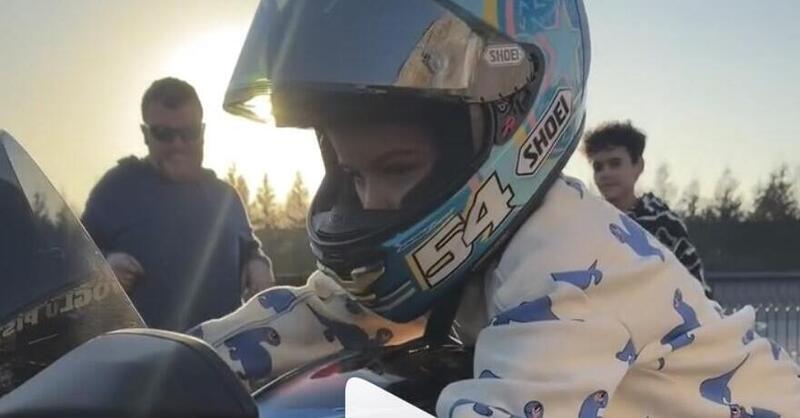 Zayn Sofuoglu, il bambino prodigio in sella a una BMW M1000RR [VIDEO]