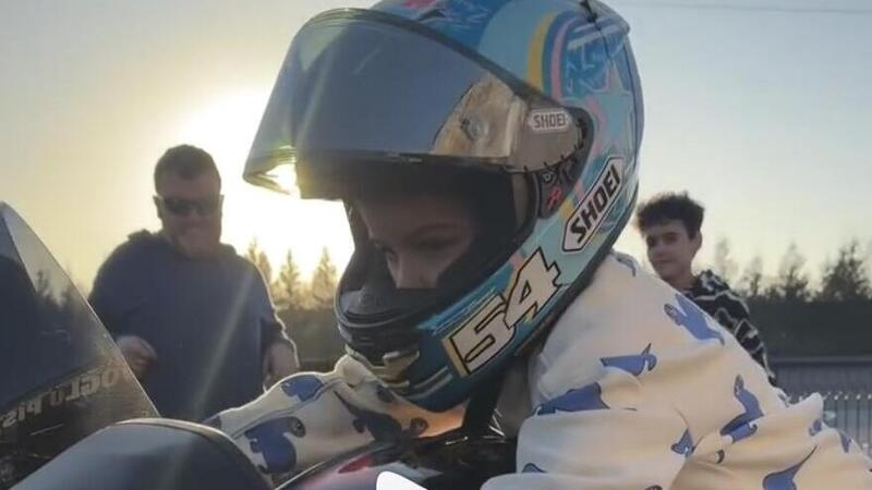 Zayn Sofuoglu, il bambino prodigio in sella a una BMW M1000RR [VIDEO]