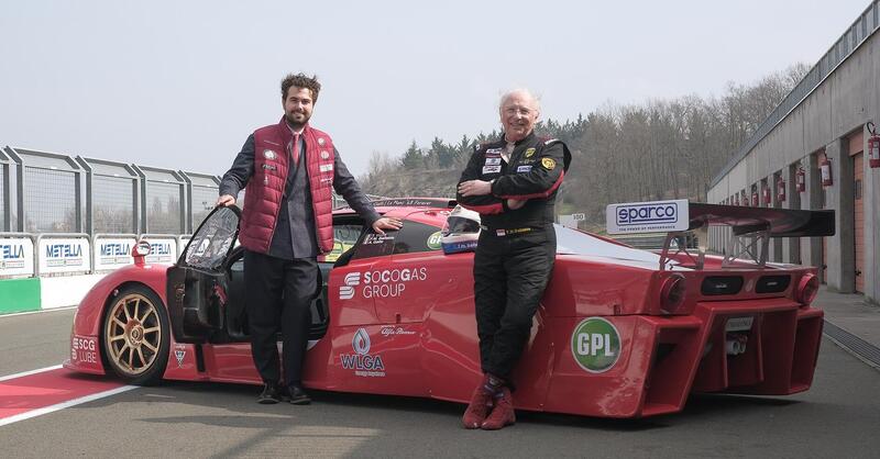 Auto GT a GPL: la MCM 133 V8 Alfa Romeo sfiora i 300 km/h in pista a Varano in vista della 3 Ore di Monza