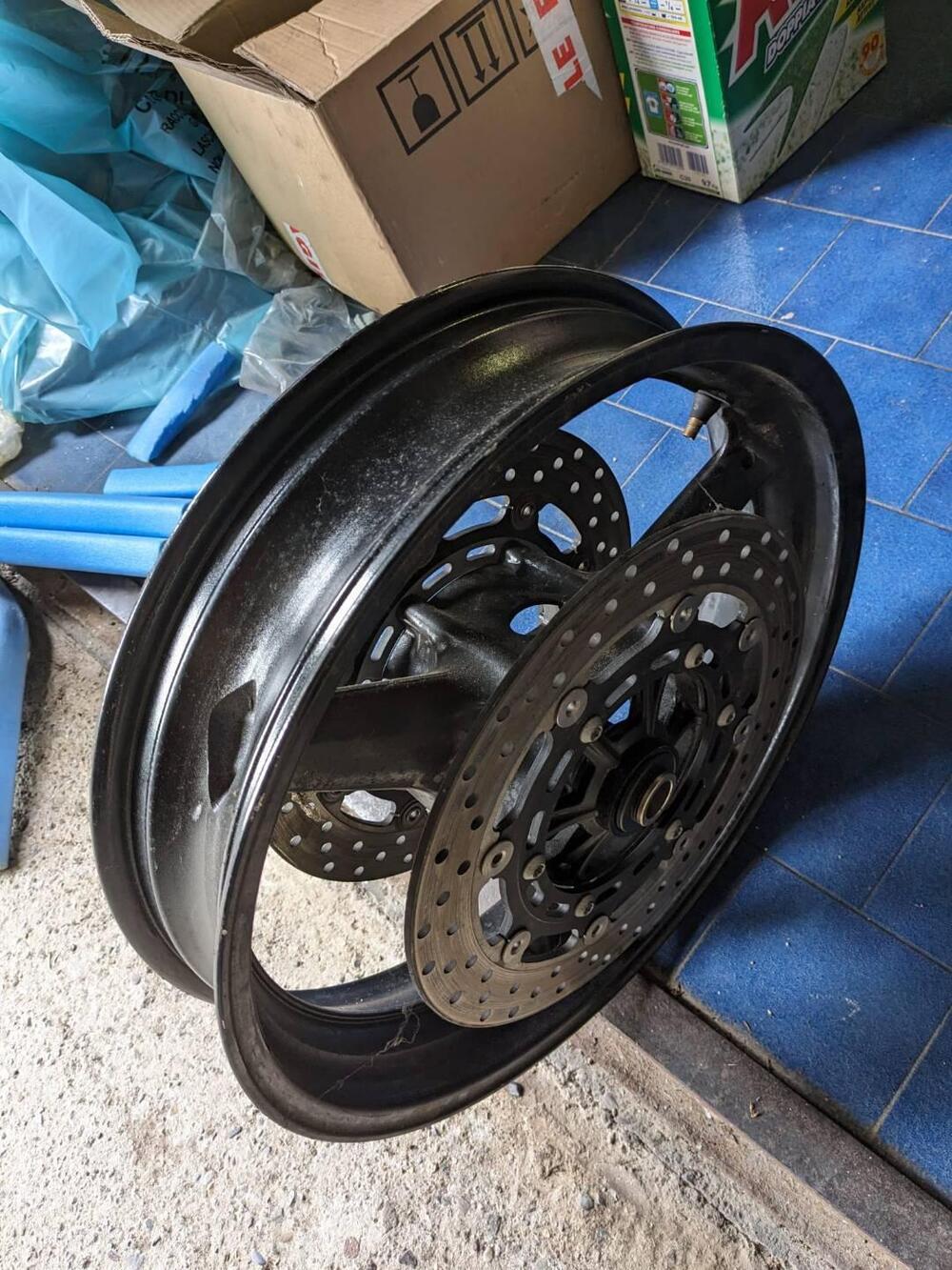 Cerchi originali Yamaha R1 (2)