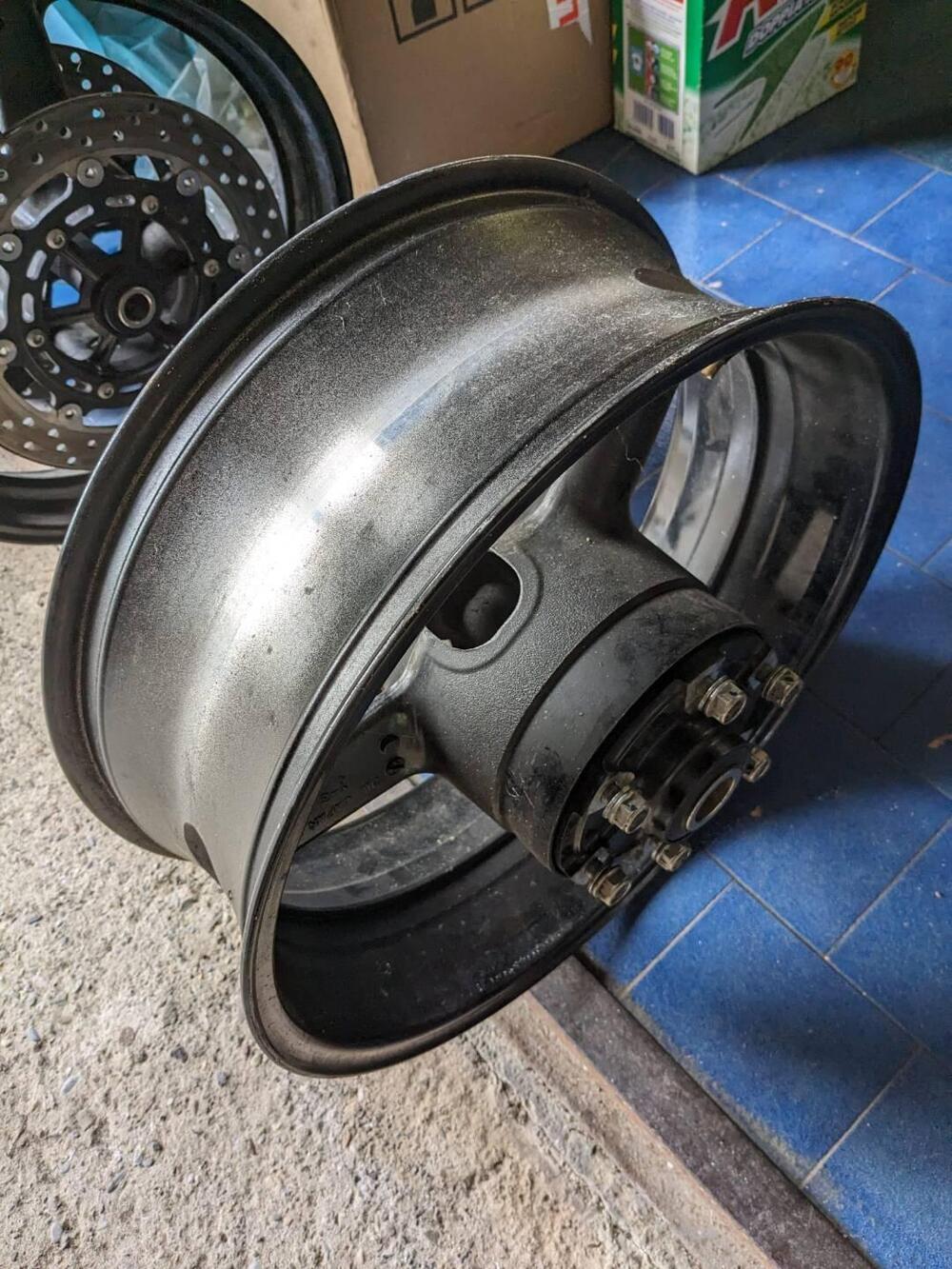 Cerchi originali Yamaha R1 (3)