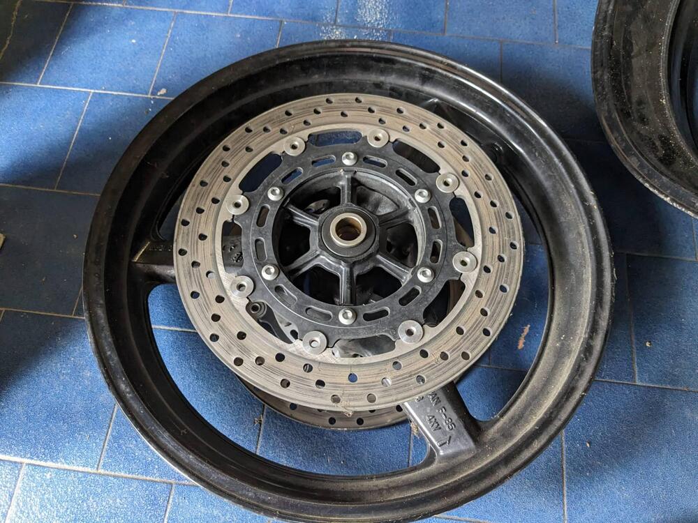 Cerchi originali Yamaha R1 (5)