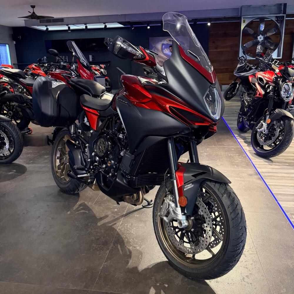 MV Agusta Turismo Veloce 800 Lusso SCS (2021 - 26) (2)