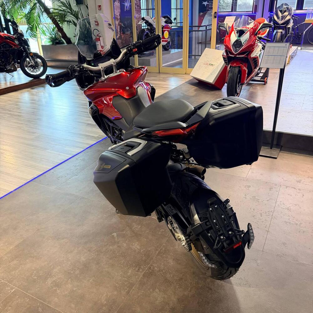 MV Agusta Turismo Veloce 800 Lusso SCS (2021 - 26) (4)