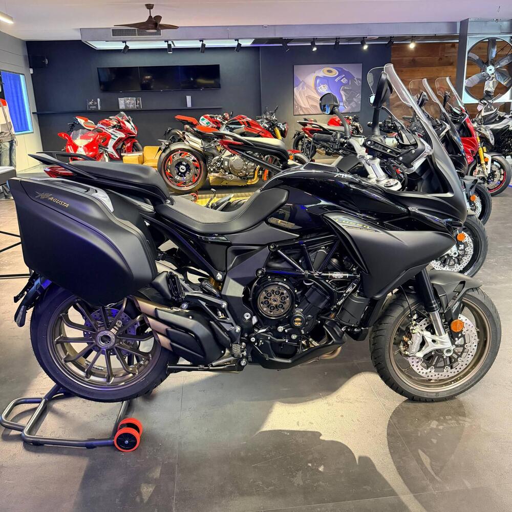 MV Agusta Turismo Veloce 800 Lusso SCS (2021 - 26) (2)