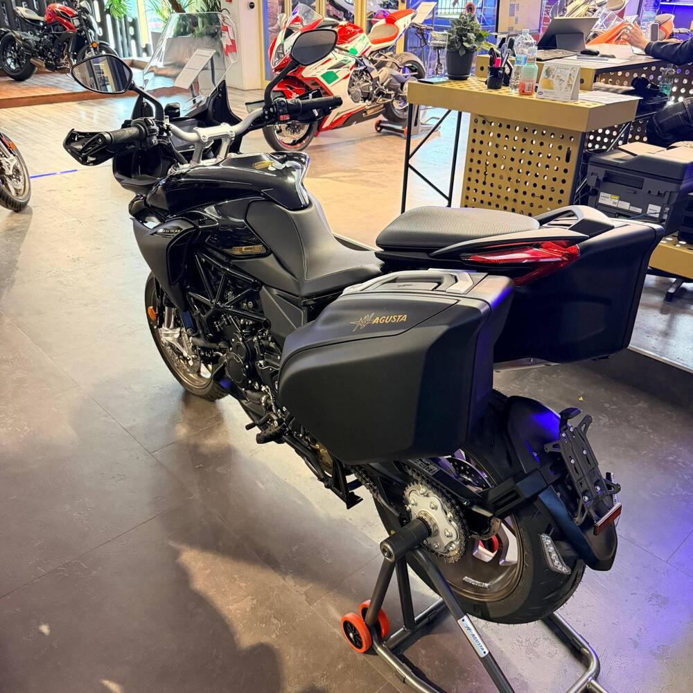 MV Agusta Turismo Veloce 800 Lusso SCS (2021 - 26) (4)