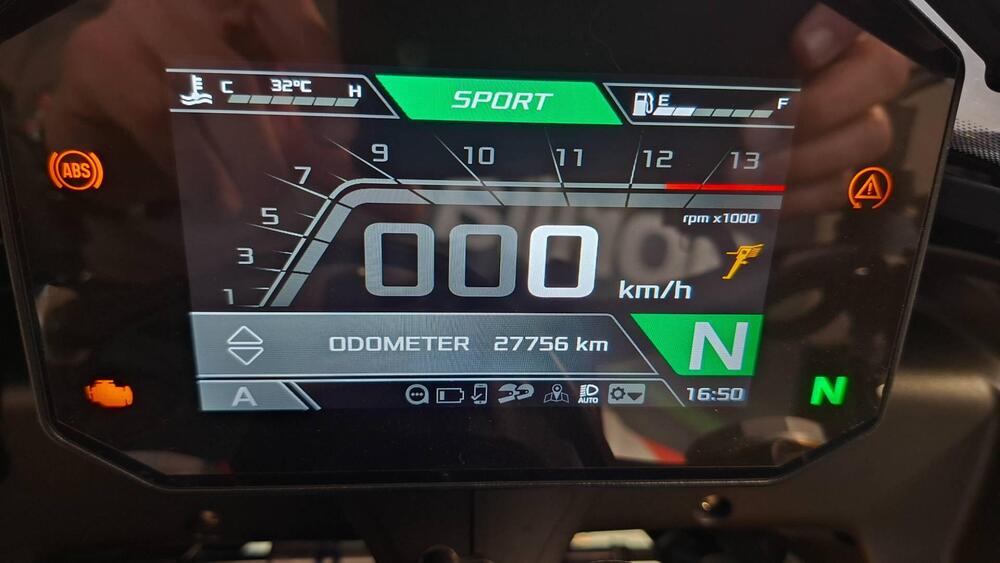 Aprilia Tuono V4 (2021 - 24) (4)