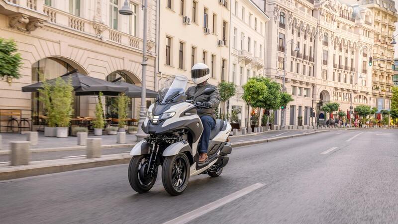 Nuovo Yamaha Tricity 300 2026: lo scooter a tre ruote rinnovato in tutto, ora anche con l&rsquo;airbag