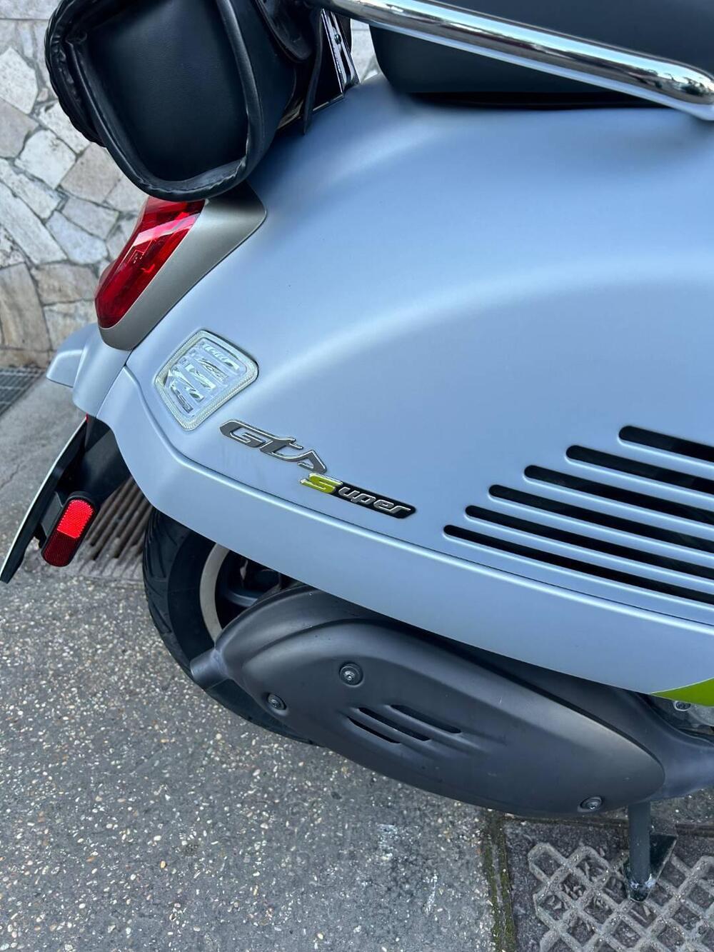 Vespa GTS 300 Super Tech (2023 - 24) (2)
