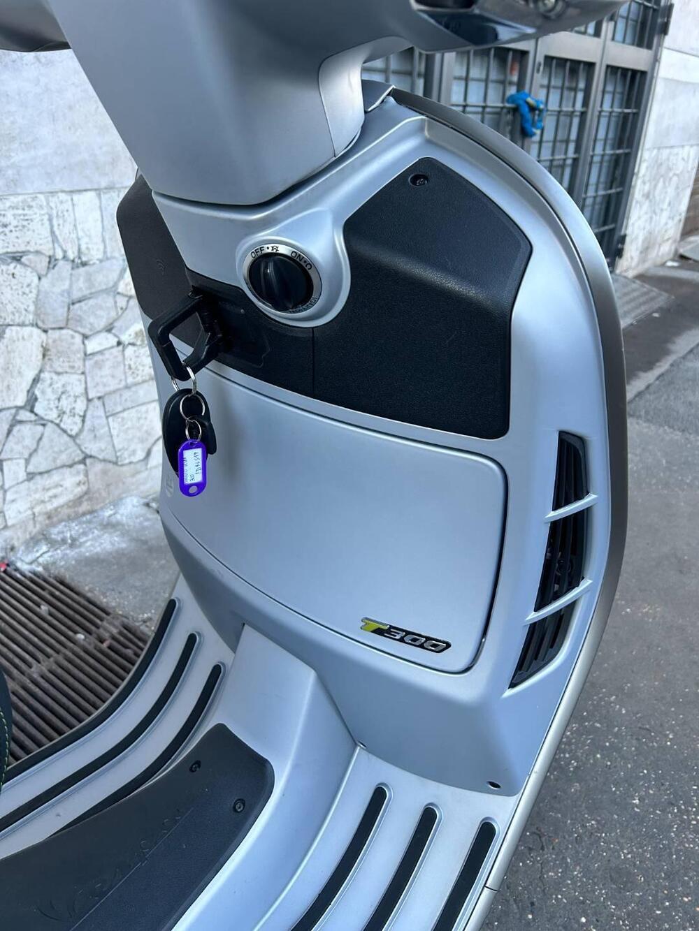 Vespa GTS 300 Super Tech (2023 - 24) (3)