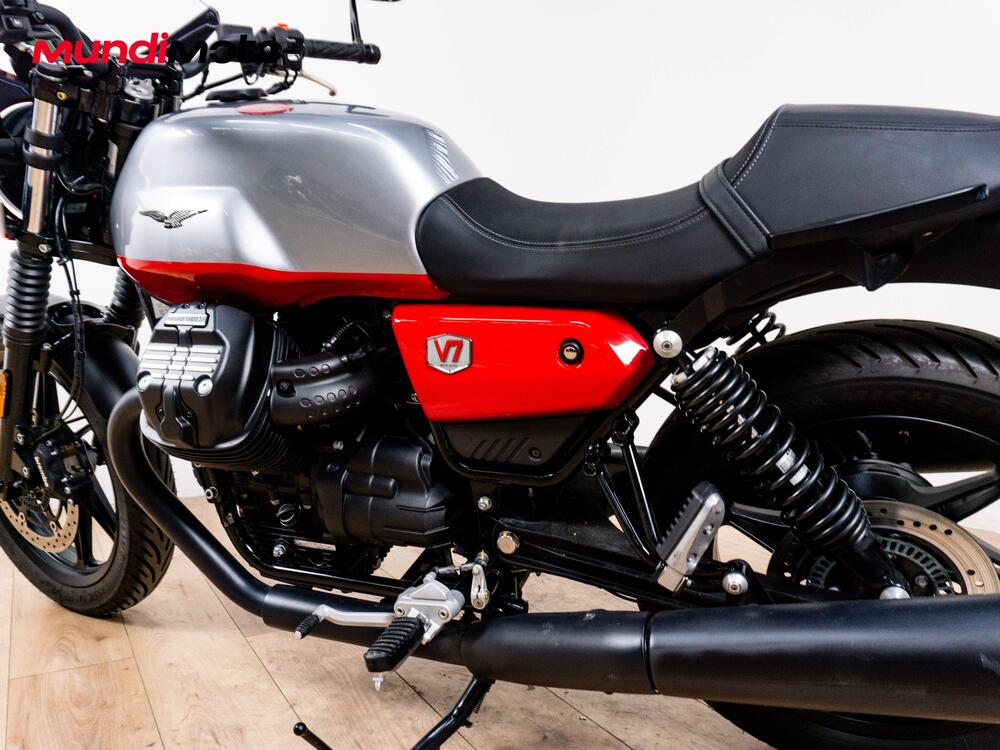 Moto Guzzi V7 Stone Corsa (2023 - 25) (10)