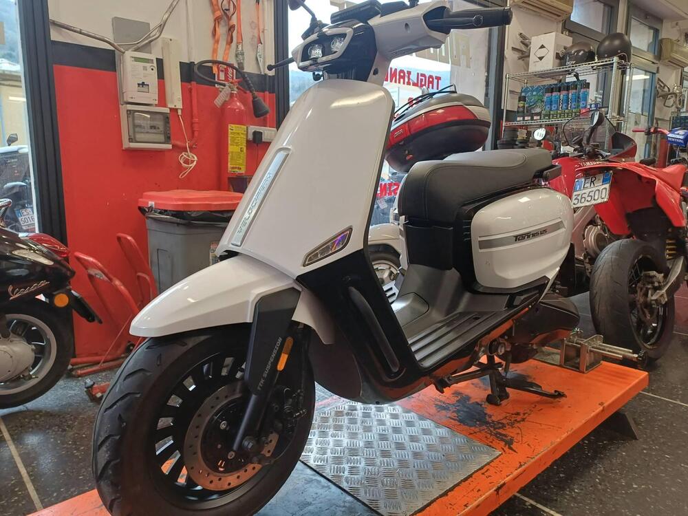 Velocifero Tennis 125 (2025 - 26) (3)