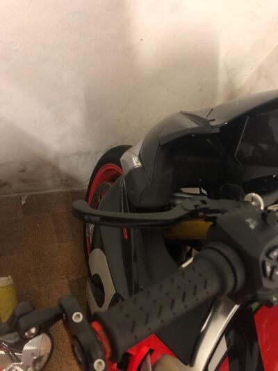 Aprilia Tuono V4 Factory (2021 - 24) usata