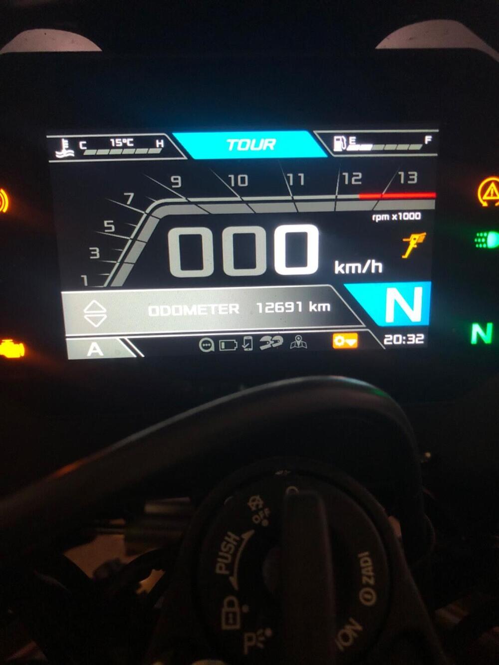 Aprilia Tuono V4 Factory (2021 - 24) (4)