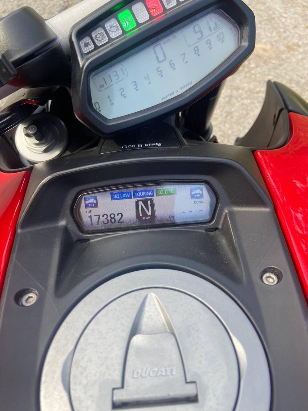 Ducati Diavel 1200 Carbon (2010 - 13) (2)