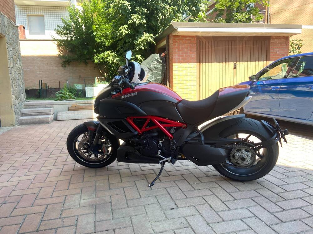 Ducati Diavel 1200 Carbon (2010 - 13) (4)