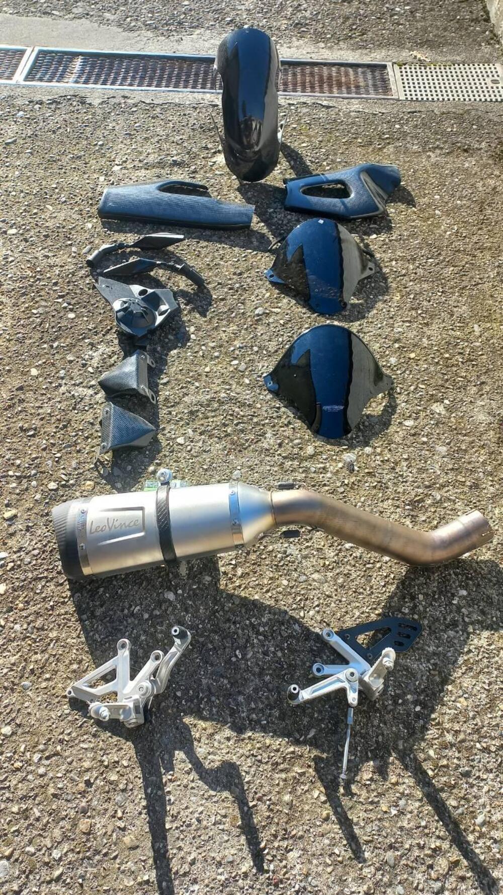 Aprilia Tuono V4 Factory (2021 - 24) (5)