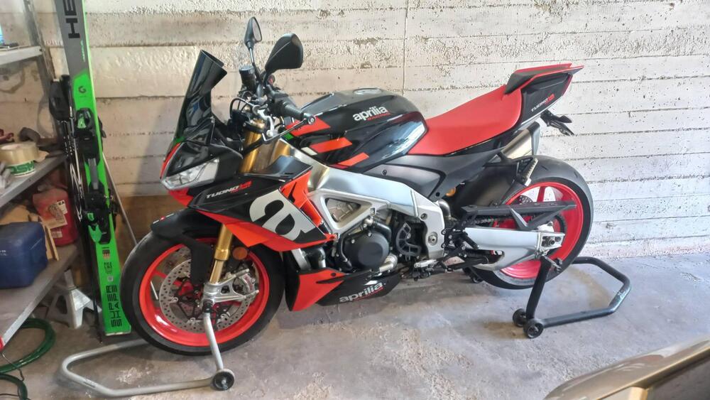 Aprilia Tuono V4 Factory (2021 - 24) (2)