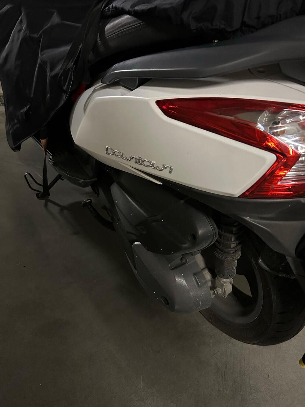 Kymco Downtown 300i (2009 - 17) (4)