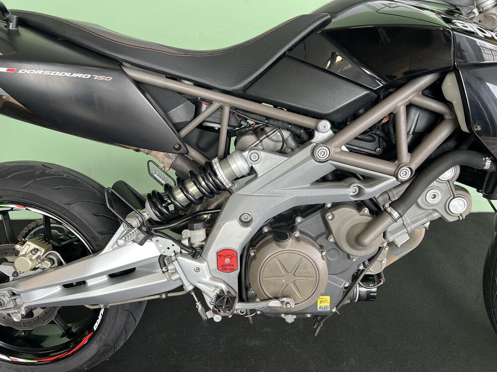 Aprilia Dorsoduro 750 (2009 - 14) (10)