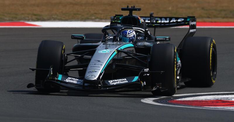 Mercedes imprendibile a Shanghai: doppietta Russell-Antonelli, Ferrari sotto osservazione con l&rsquo;ala &ldquo;Macarena&rdquo;