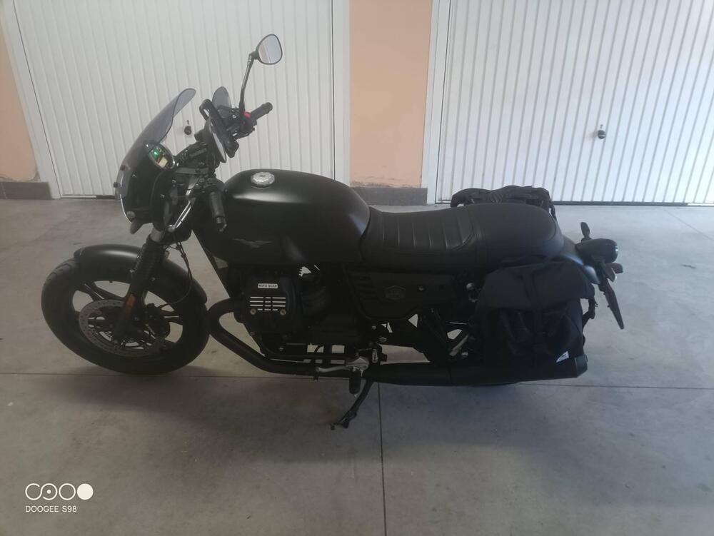 Moto Guzzi V7 III Stone Night Pack (2019 - 20)